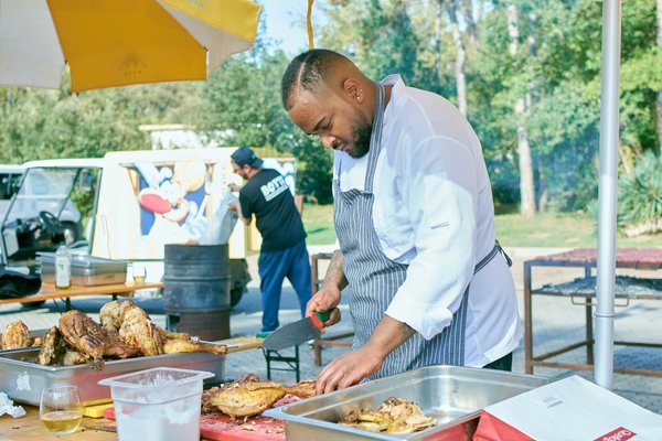 Choisir un four à pizza : performance, espace de rangement et standards pro