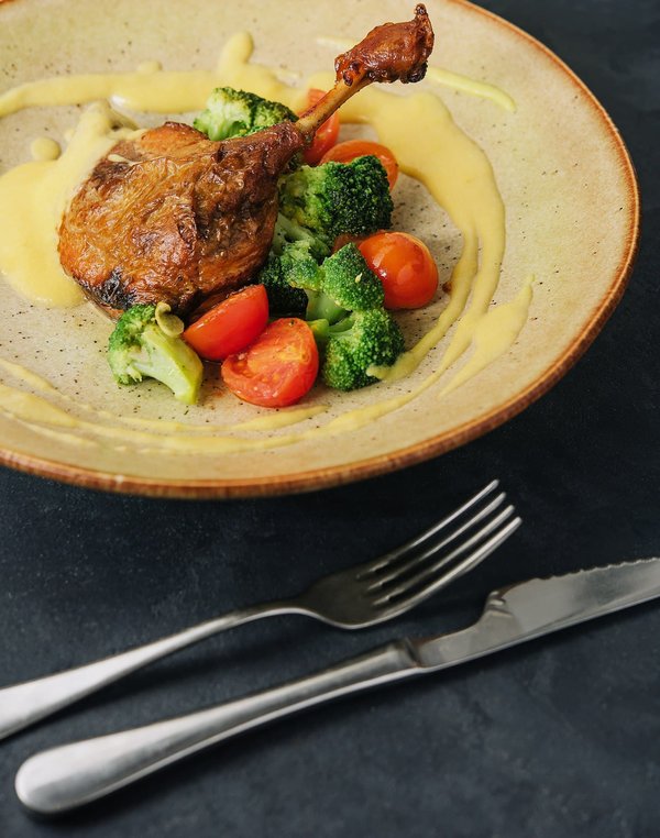 Quelle méthode pour préparer des confits de canard maison sans utiliser de graisse excessive?